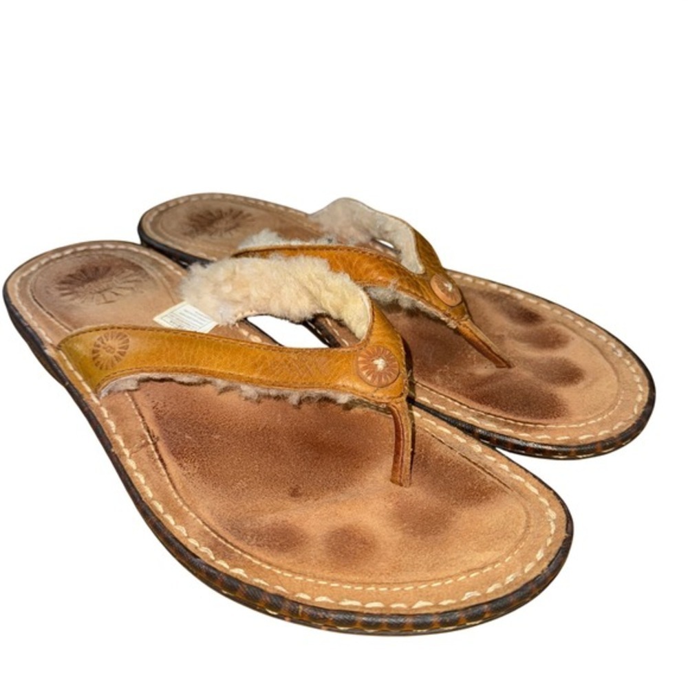 UGG Australia Women 8 Pre-Owned Sandals 1791 Leather Shearling Button Flip Flops